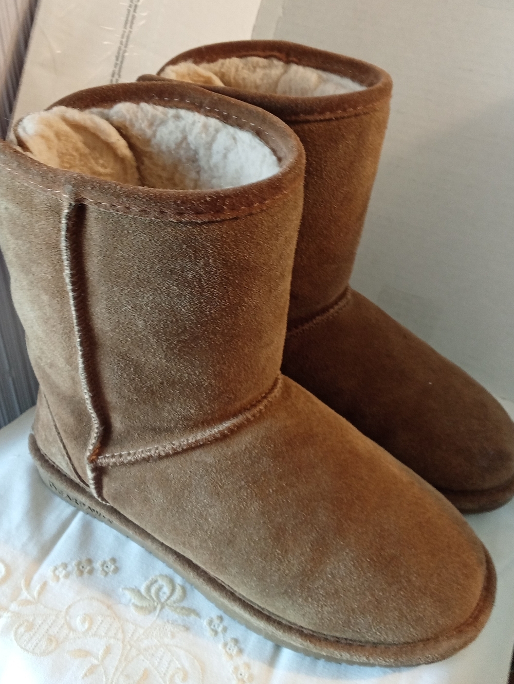 Nice! BearPaw  Elisabeth II Ribbon Tie Suede Boots Size 7 - Picture 2 of 6